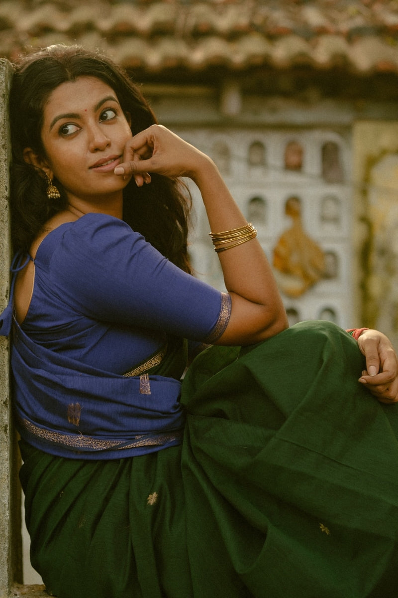 Classy Green Cotton Silk Saree With Ravishing Blouse Piece