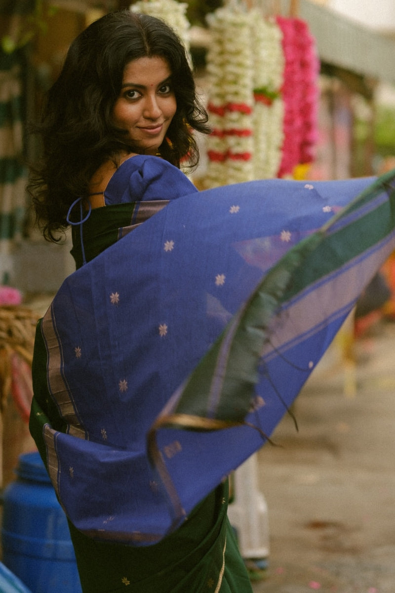 Classy Green Cotton Silk Saree With Ravishing Blouse Piece