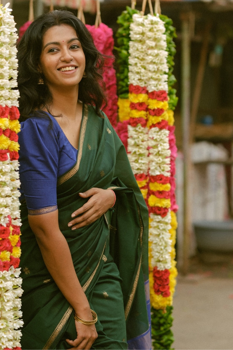 Classy Green Cotton Silk Saree With Ravishing Blouse Piece