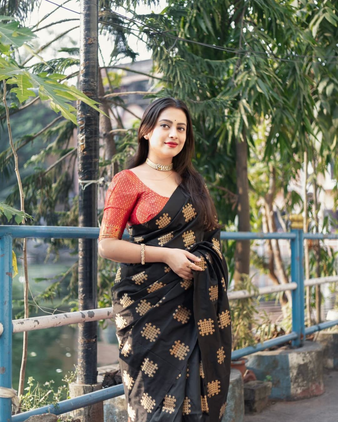 Smart Black Soft Silk Saree With Demure Blouse Piece