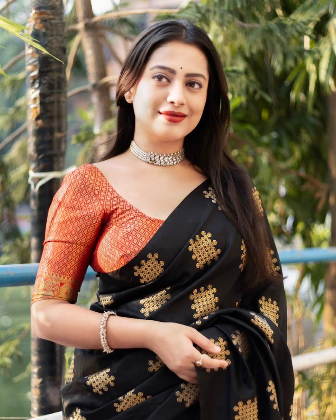 Smart Black Soft Silk Saree With Demure Blouse Piece