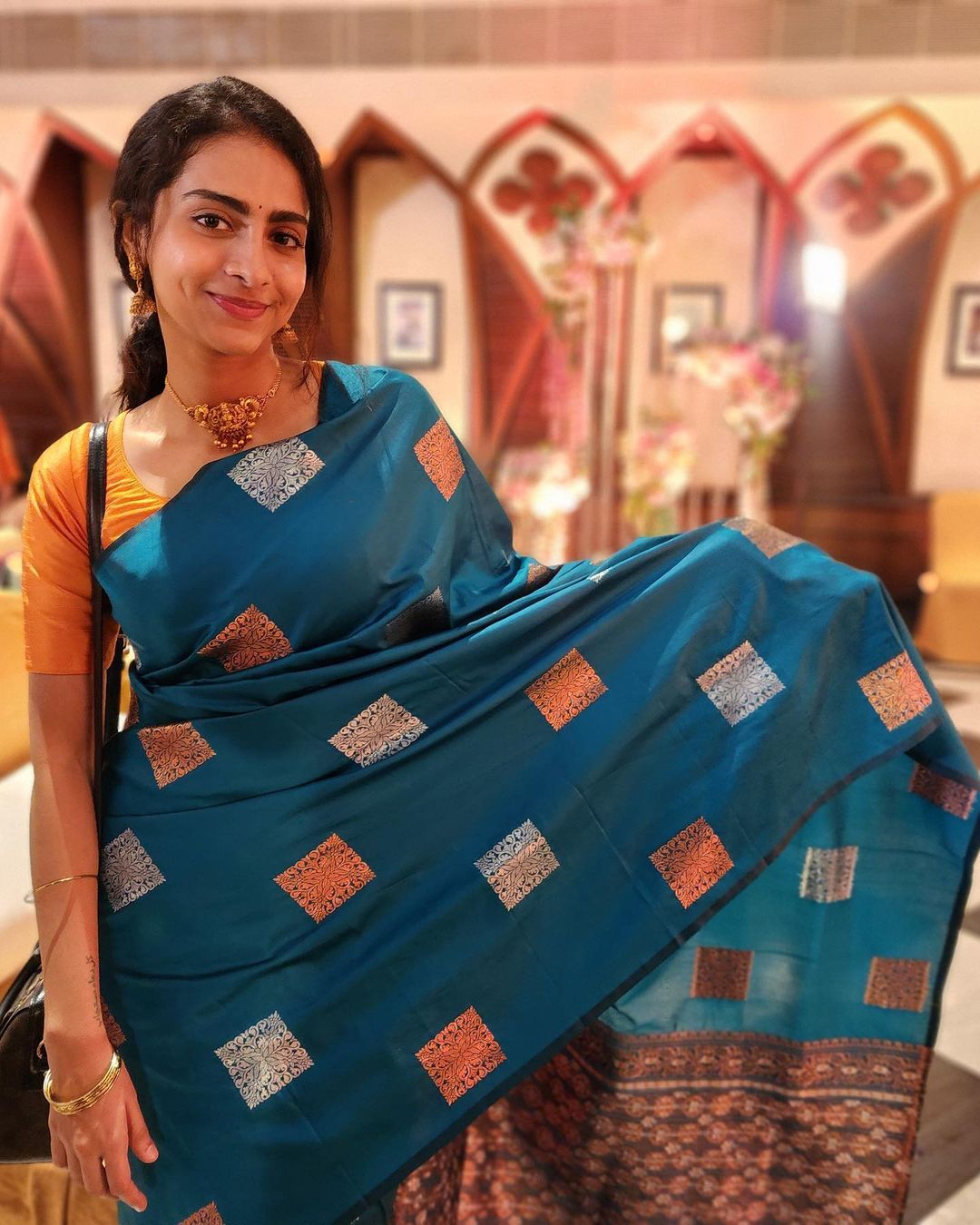 Imaginative Rama Soft Silk Saree With Scintillating Blouse Piece