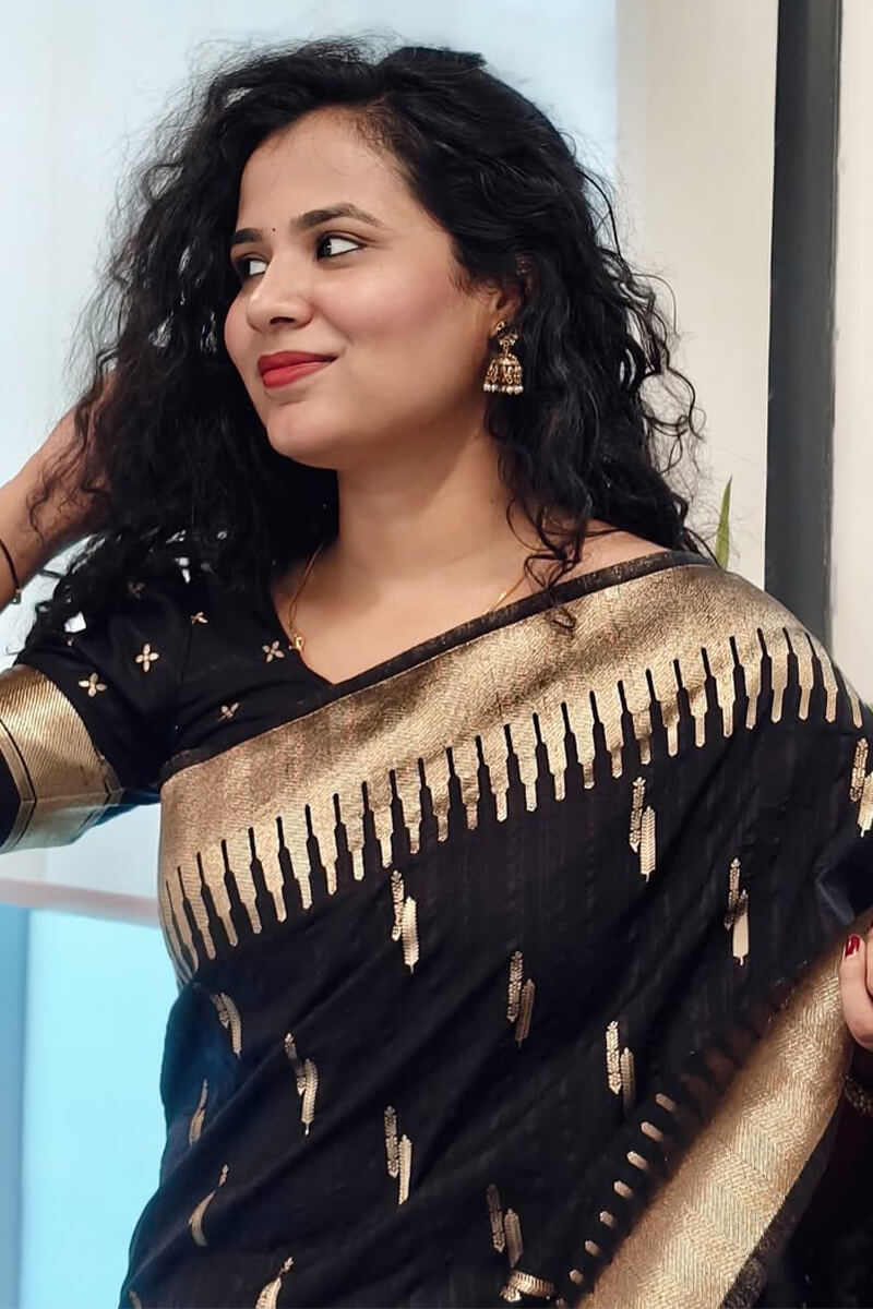 Prettiest Black Soft Silk Saree With Chatoyant Blouse Piece