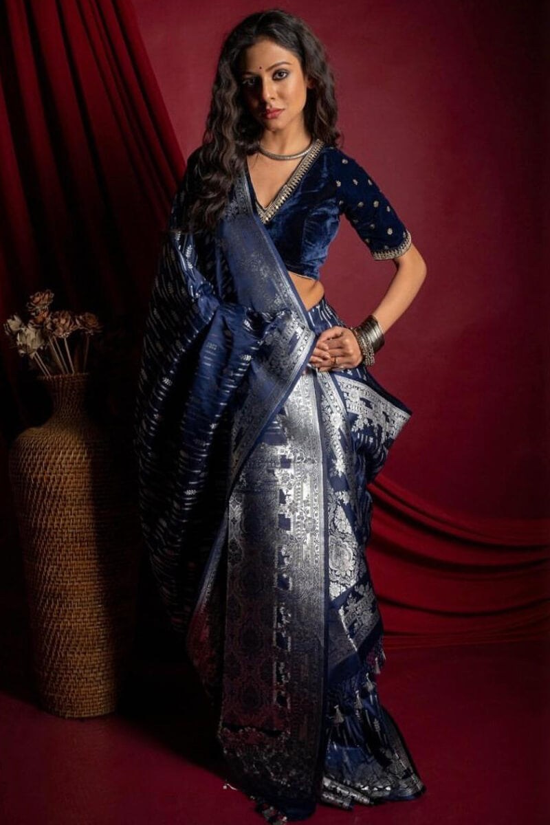 Scrupulous Navy Blue Soft Silk Saree With Proficient Blouse Piece