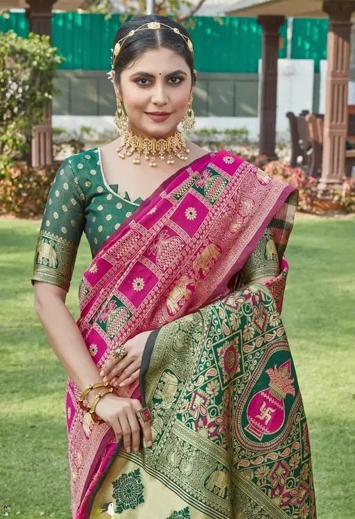 Propinquity Dark Pink Soft Silk Saree With Stylish Blouse Piece