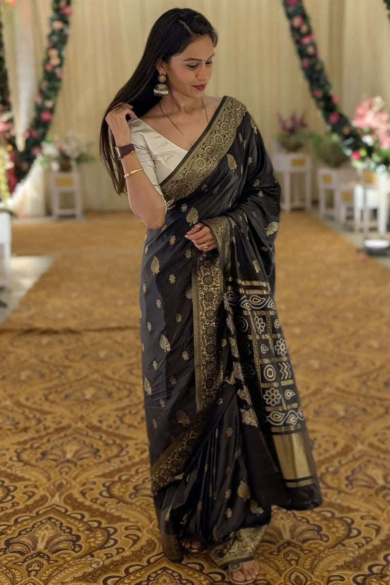 Scrupulous Black Soft Silk Saree With Preferable Blouse Piece