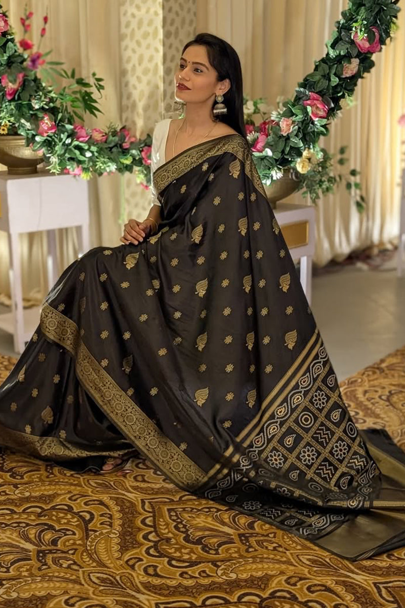 Scrupulous Black Soft Silk Saree With Preferable Blouse Piece