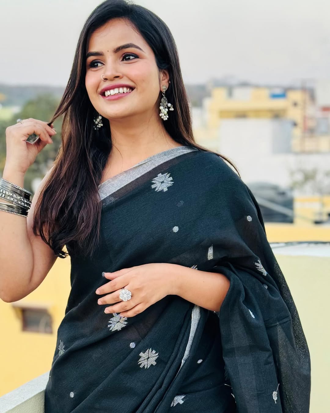 Sophisticated Black Cotton Silk Saree With Smart Blouse Piece