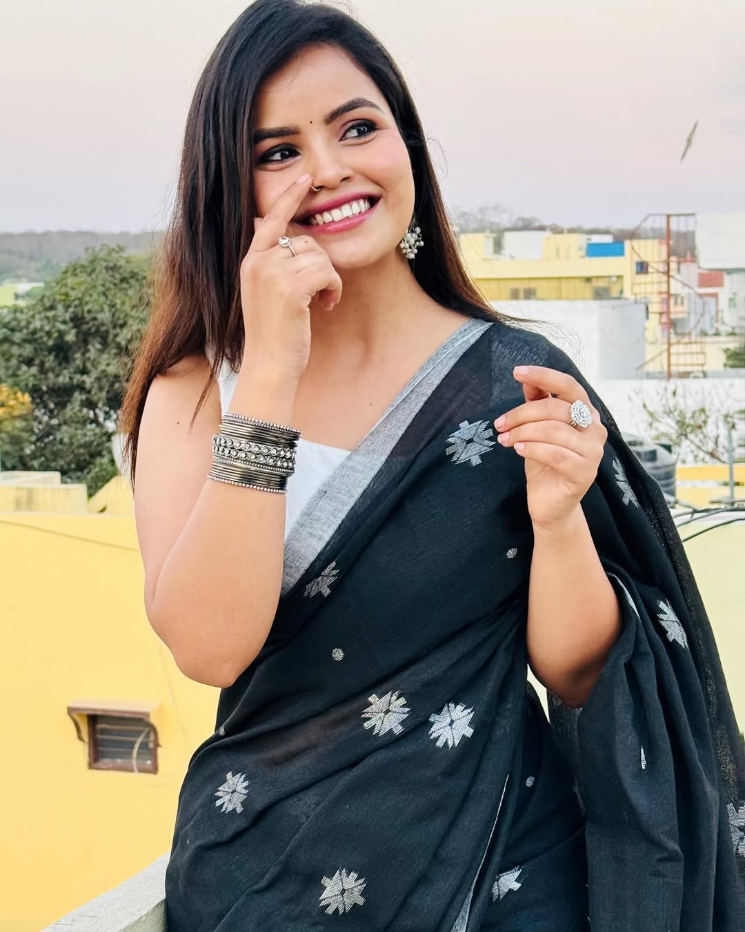 Sophisticated Black Cotton Silk Saree With Smart Blouse Piece