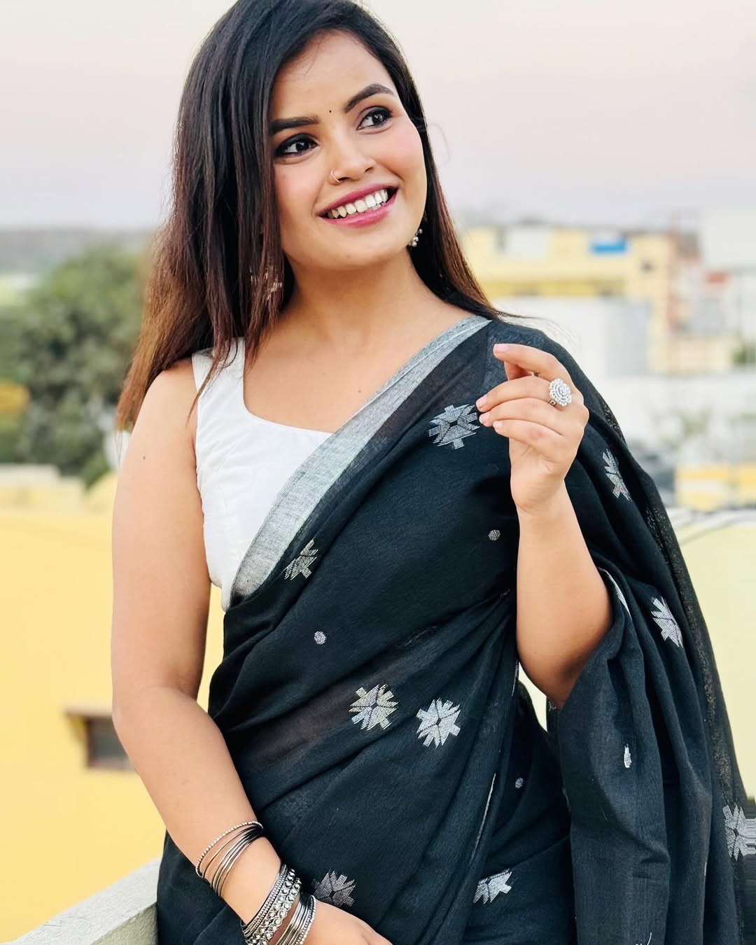 Sophisticated Black Cotton Silk Saree With Smart Blouse Piece