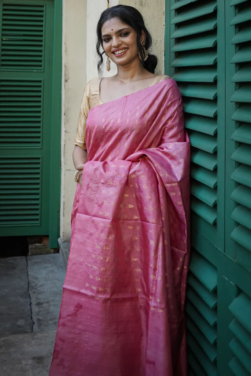 Verdant Pink Soft Silk Saree With Exemplary Blouse Piece