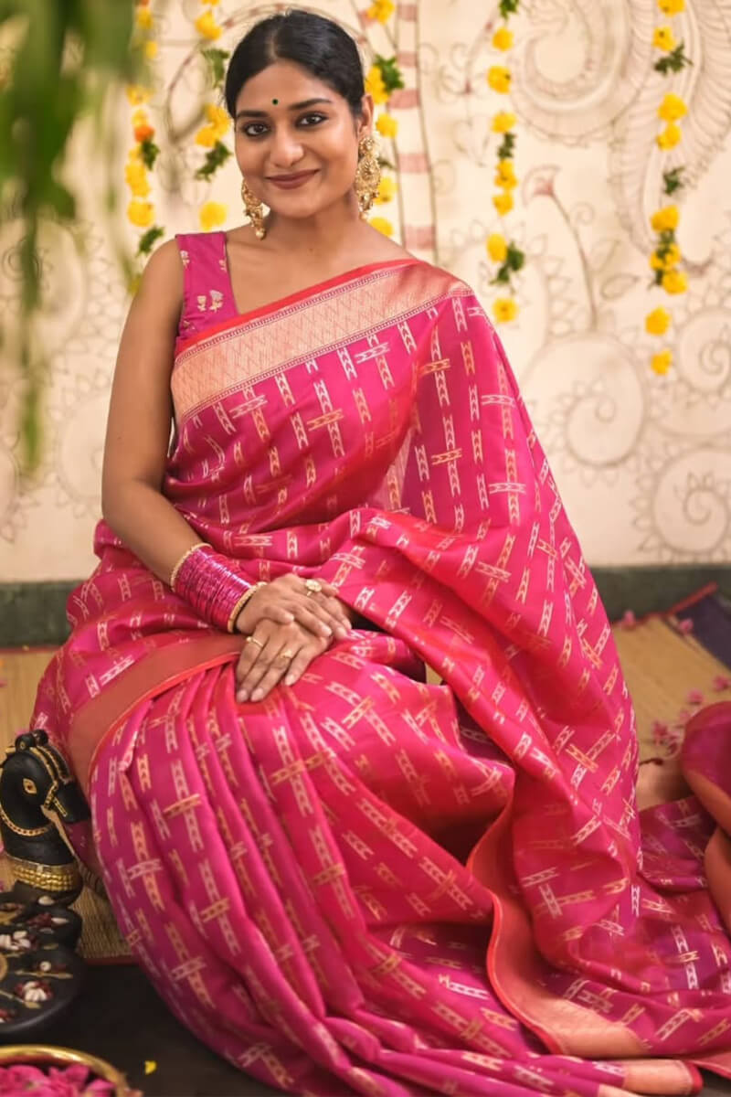 Smashing Dark Pink Soft Silk Saree With Jubilant Blouse Piece