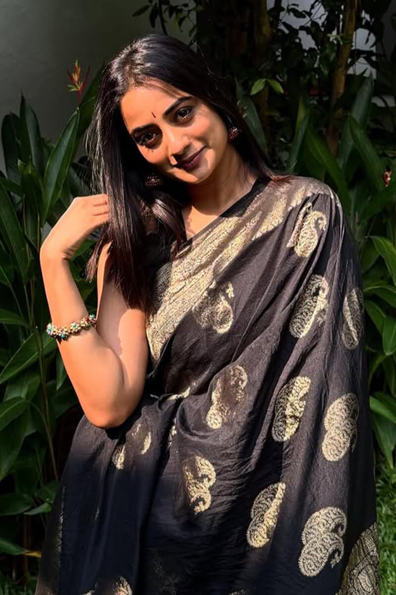 Luxuriant Black Soft Silk Saree With Glowing Blouse Piece