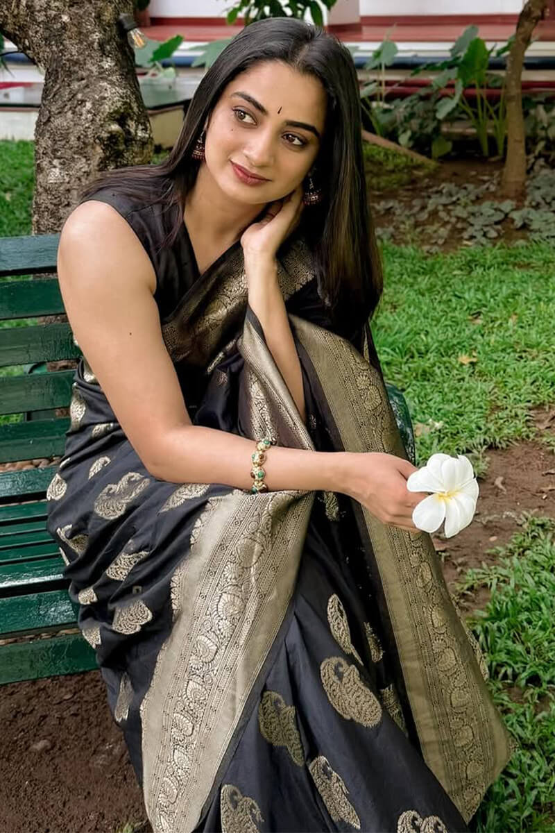 Luxuriant Black Soft Silk Saree With Glowing Blouse Piece