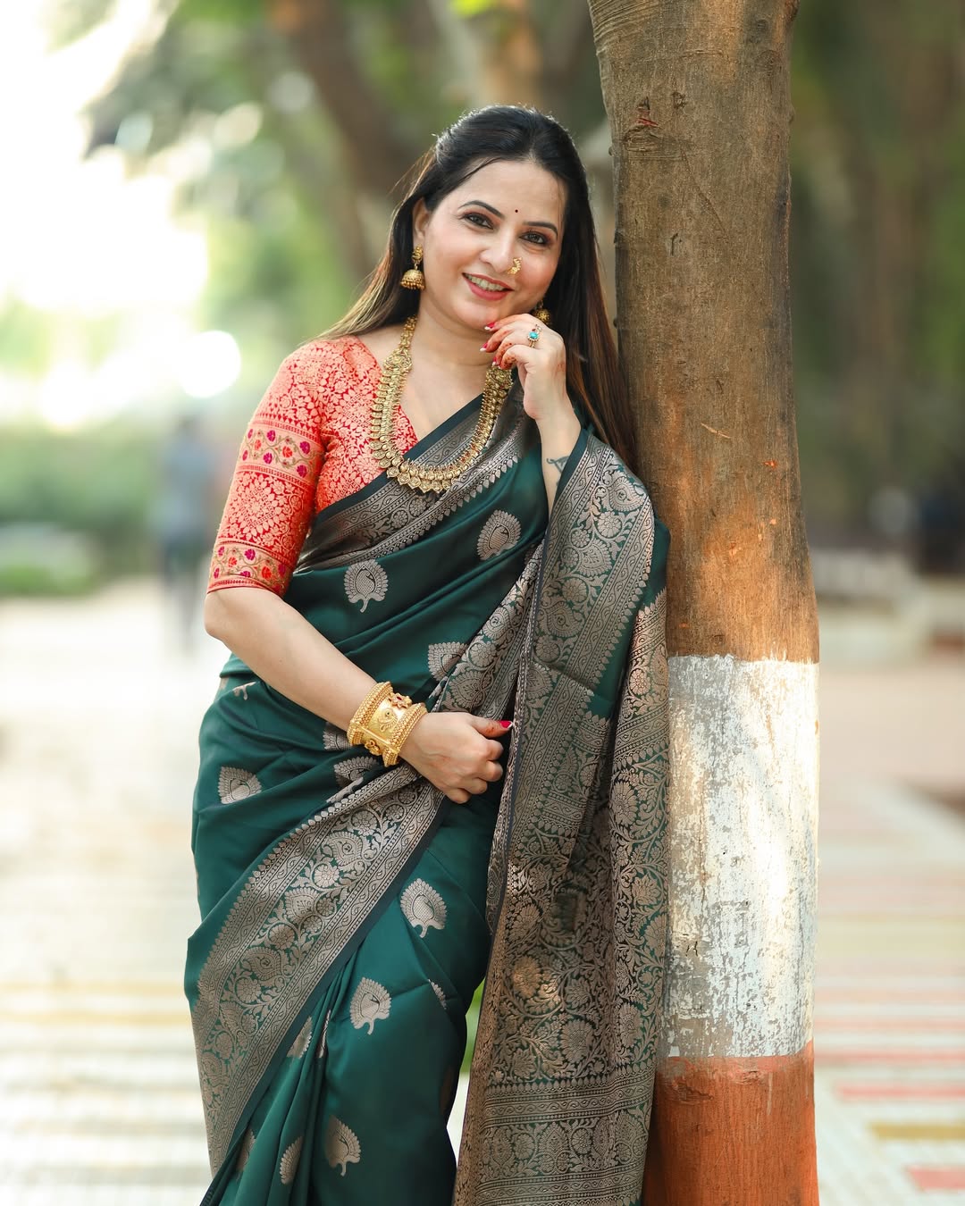 Moiety Dark Green Soft Silk Saree With Opulent Blouse Piece