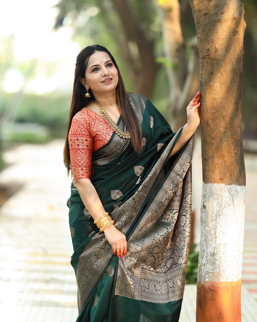 Moiety Dark Green Soft Silk Saree With Opulent Blouse Piece