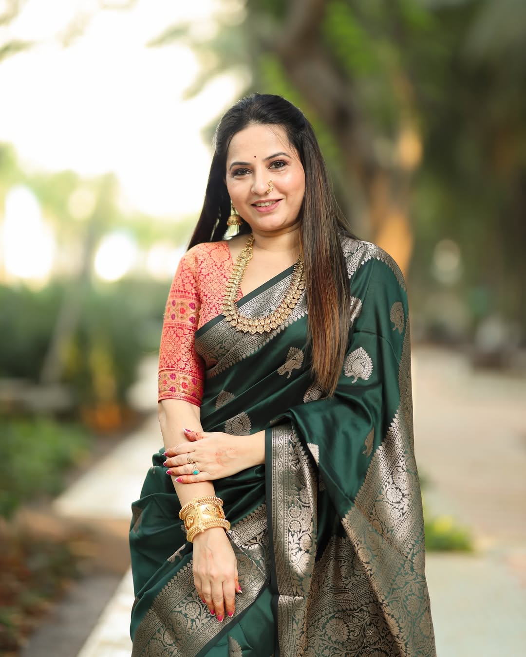 Moiety Dark Green Soft Silk Saree With Opulent Blouse Piece