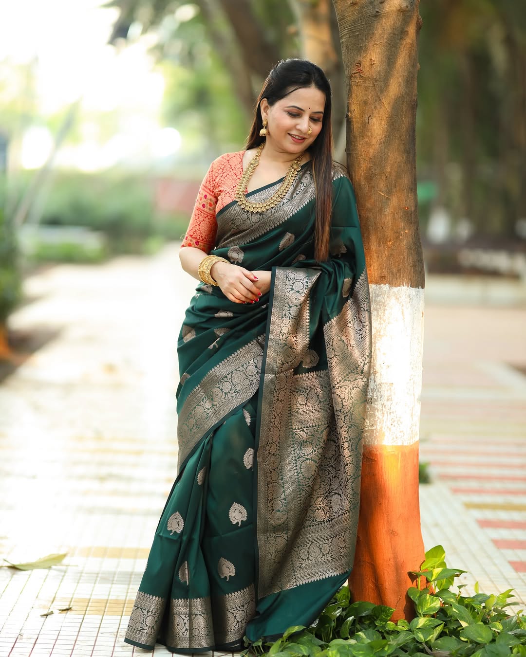 Moiety Dark Green Soft Silk Saree With Opulent Blouse Piece