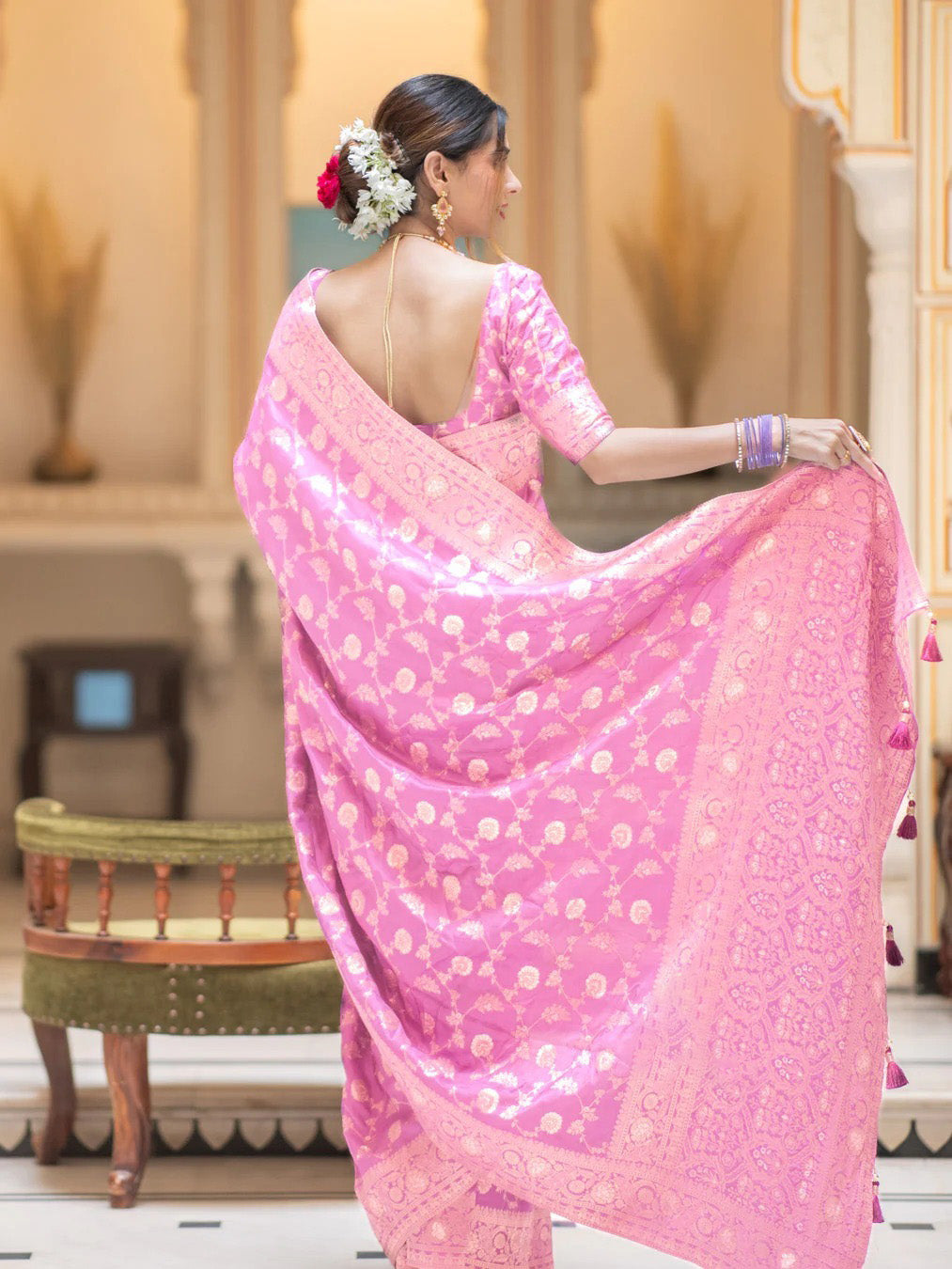 Mesmerising Baby Pink Soft Silk Saree With Entrancing Blouse Piece