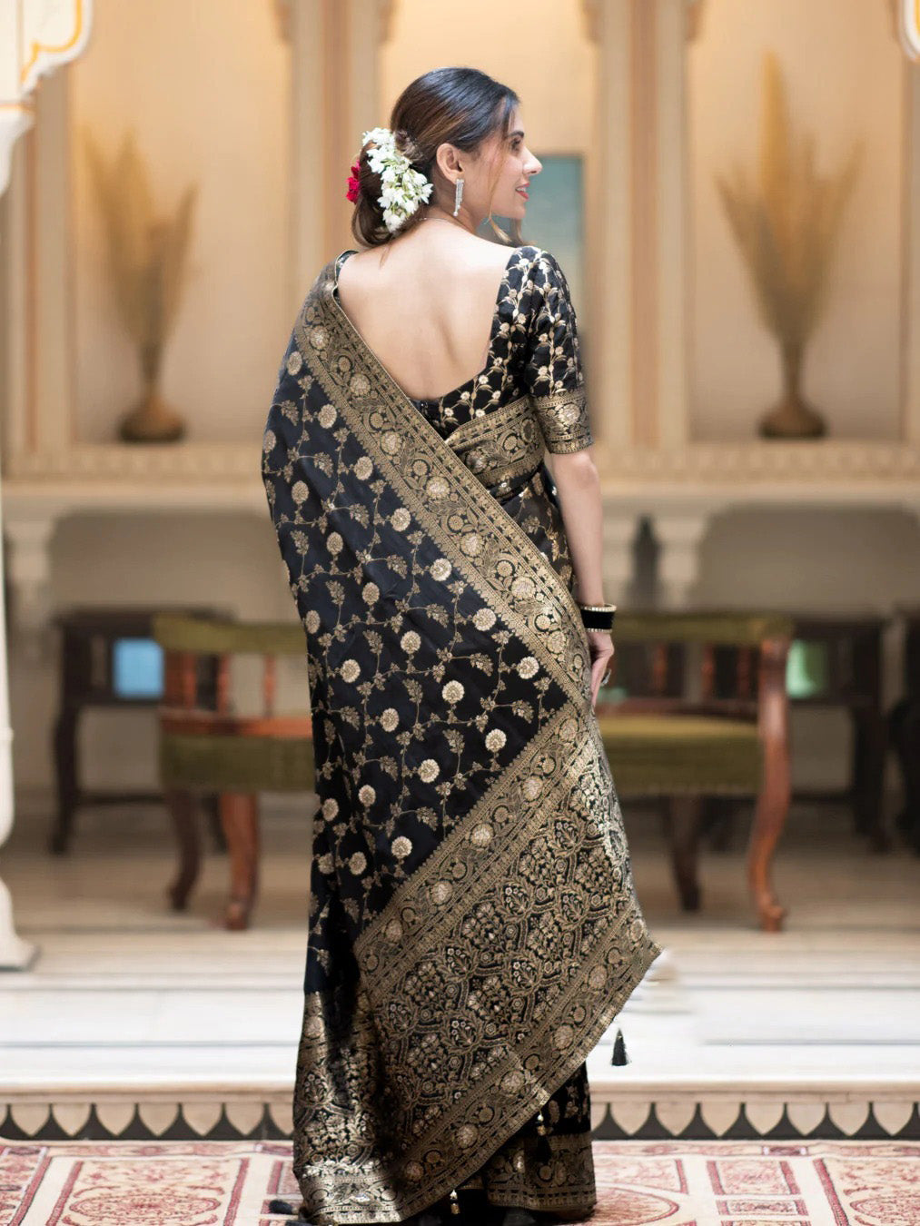 Demesne Black Soft Silk Saree With Sempiternal Blouse Piece