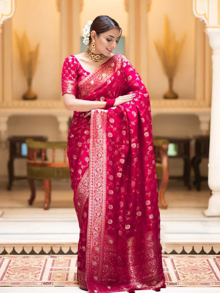 Confounding Dark Pink Soft Silk Saree With Luxuriant Blouse Piece