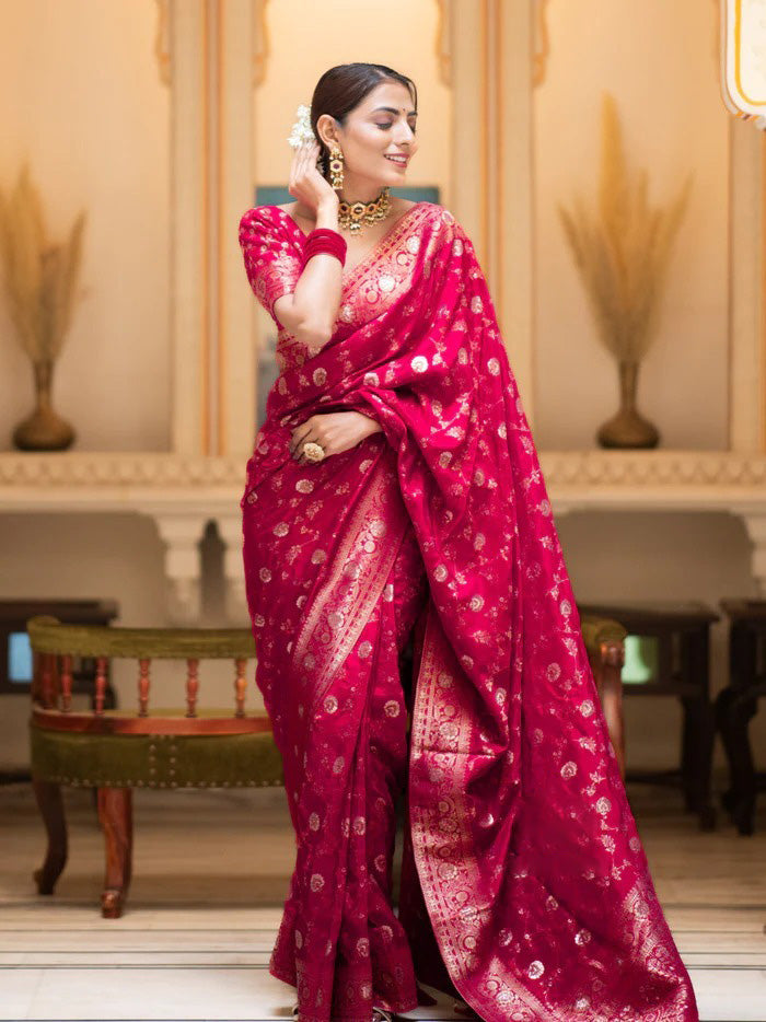 Confounding Dark Pink Soft Silk Saree With Luxuriant Blouse Piece