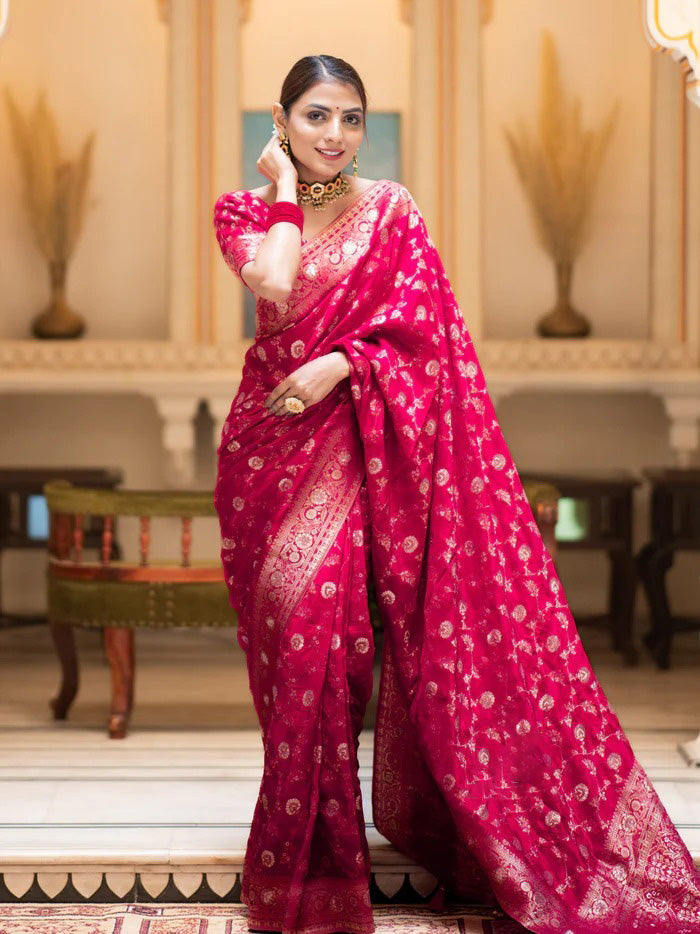 Confounding Dark Pink Soft Silk Saree With Luxuriant Blouse Piece