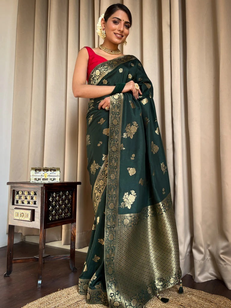 Scrumptious Dark Green Soft Silk Saree With Evanescent Blouse Piece