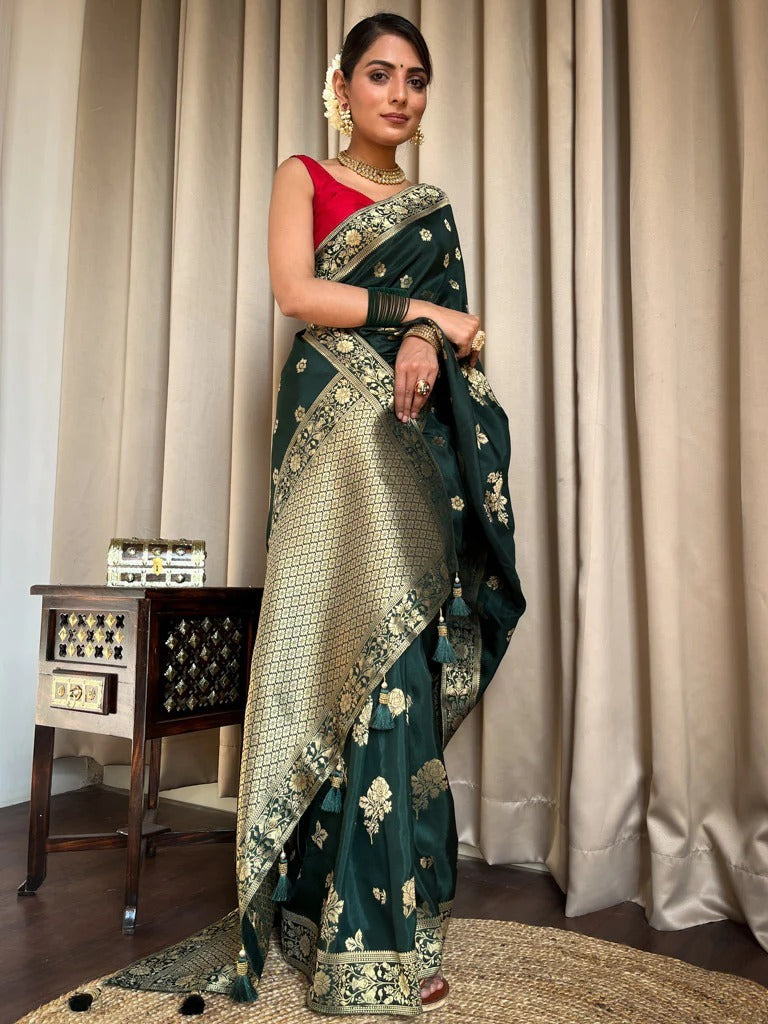 Scrumptious Dark Green Soft Silk Saree With Evanescent Blouse Piece