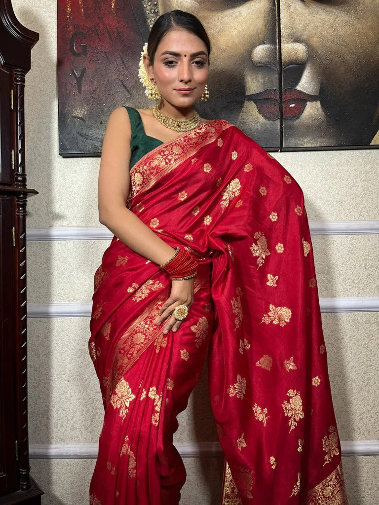 Surreptitious Red Soft Silk Saree With Snappy Blouse Piece