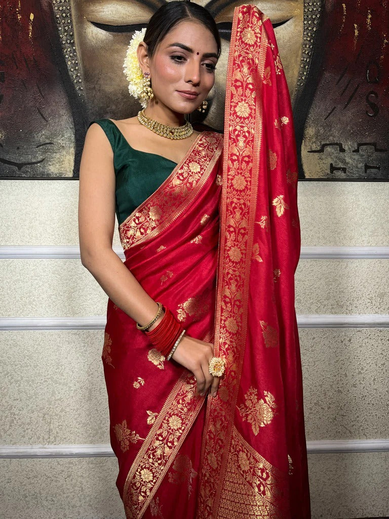 Surreptitious Red Soft Silk Saree With Snappy Blouse Piece