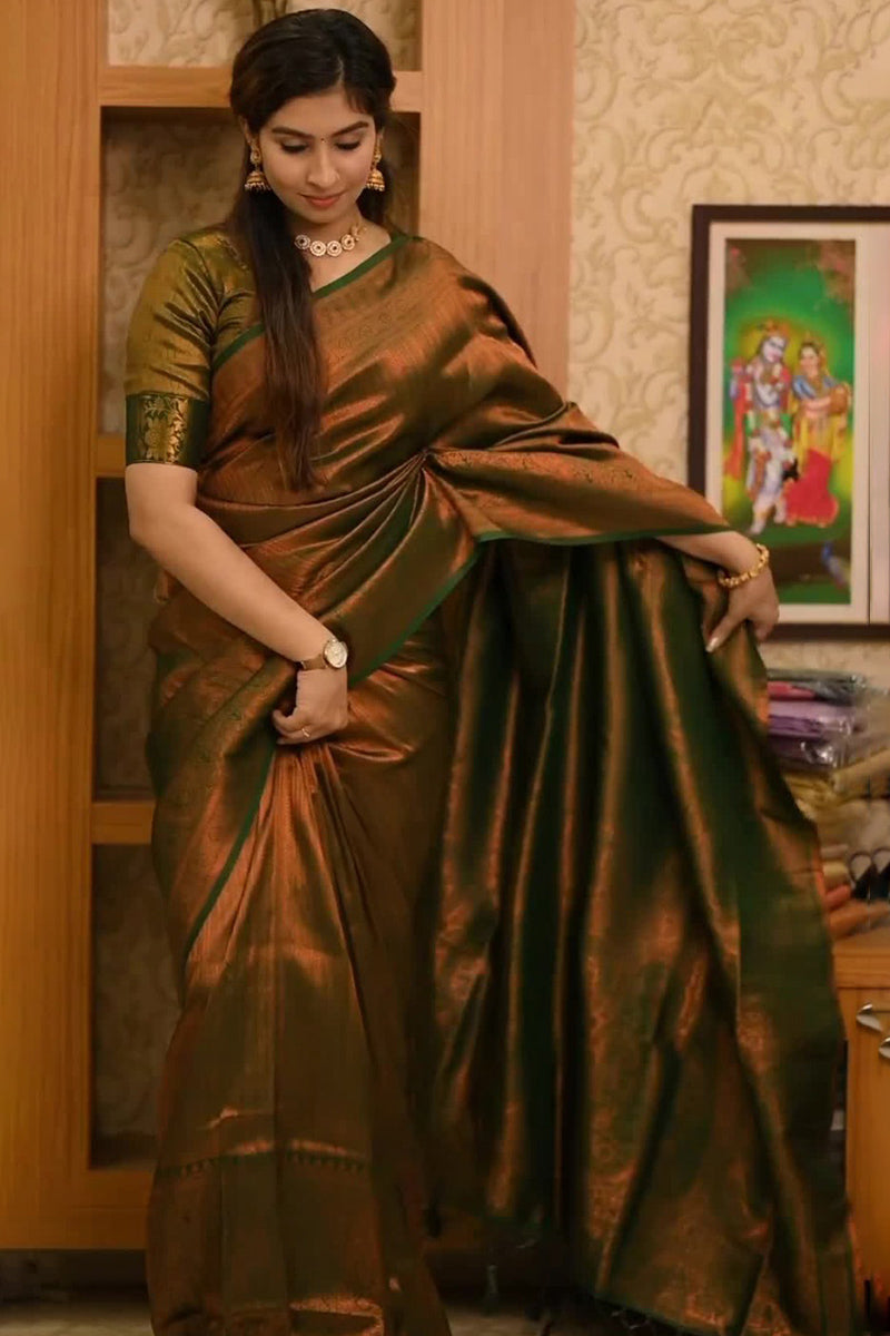 Gratifying Dark Green Soft Silk Saree With Proficient Blouse Piece