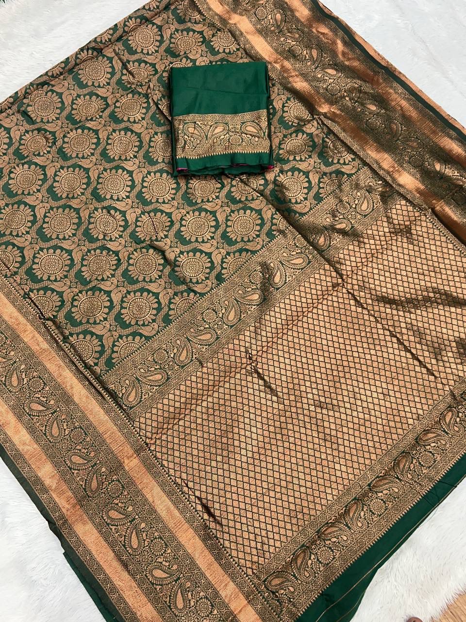 Enamoring Dark Green Soft Silk Saree With Smashing Blouse Piece