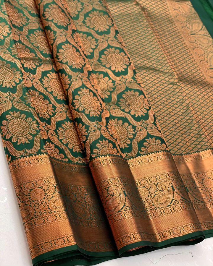 Enamoring Dark Green Soft Silk Saree With Smashing Blouse Piece