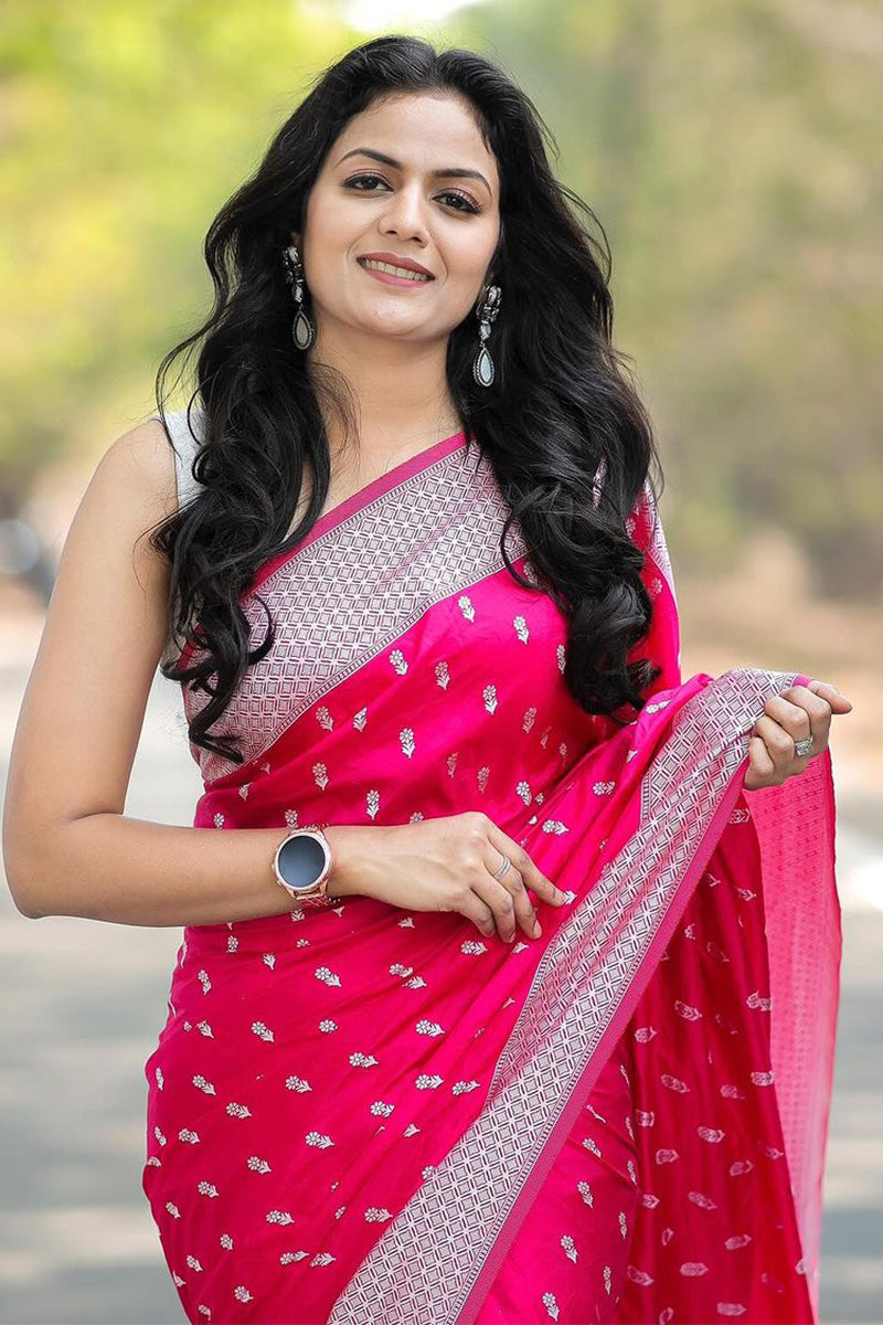 Phenomenal Dark Pink Cotton Silk Saree With Lovely Blouse Piece