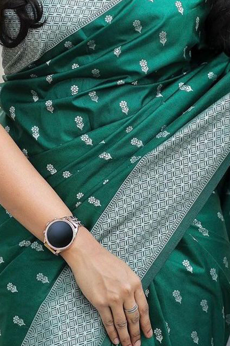 Skinny Green Cotton Silk Saree With Hypnotic Blouse Piece