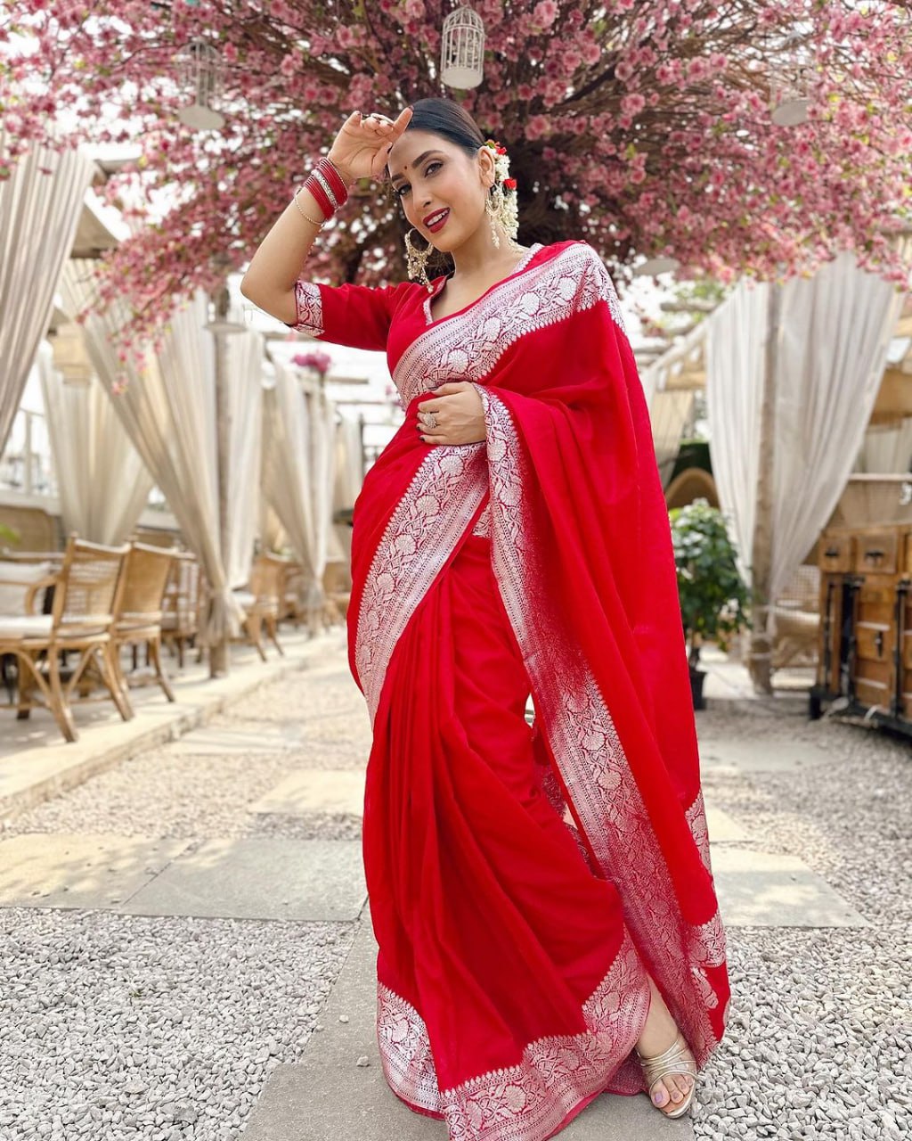 Supernal Red Soft Silk Saree With Ineffable Blouse Piece