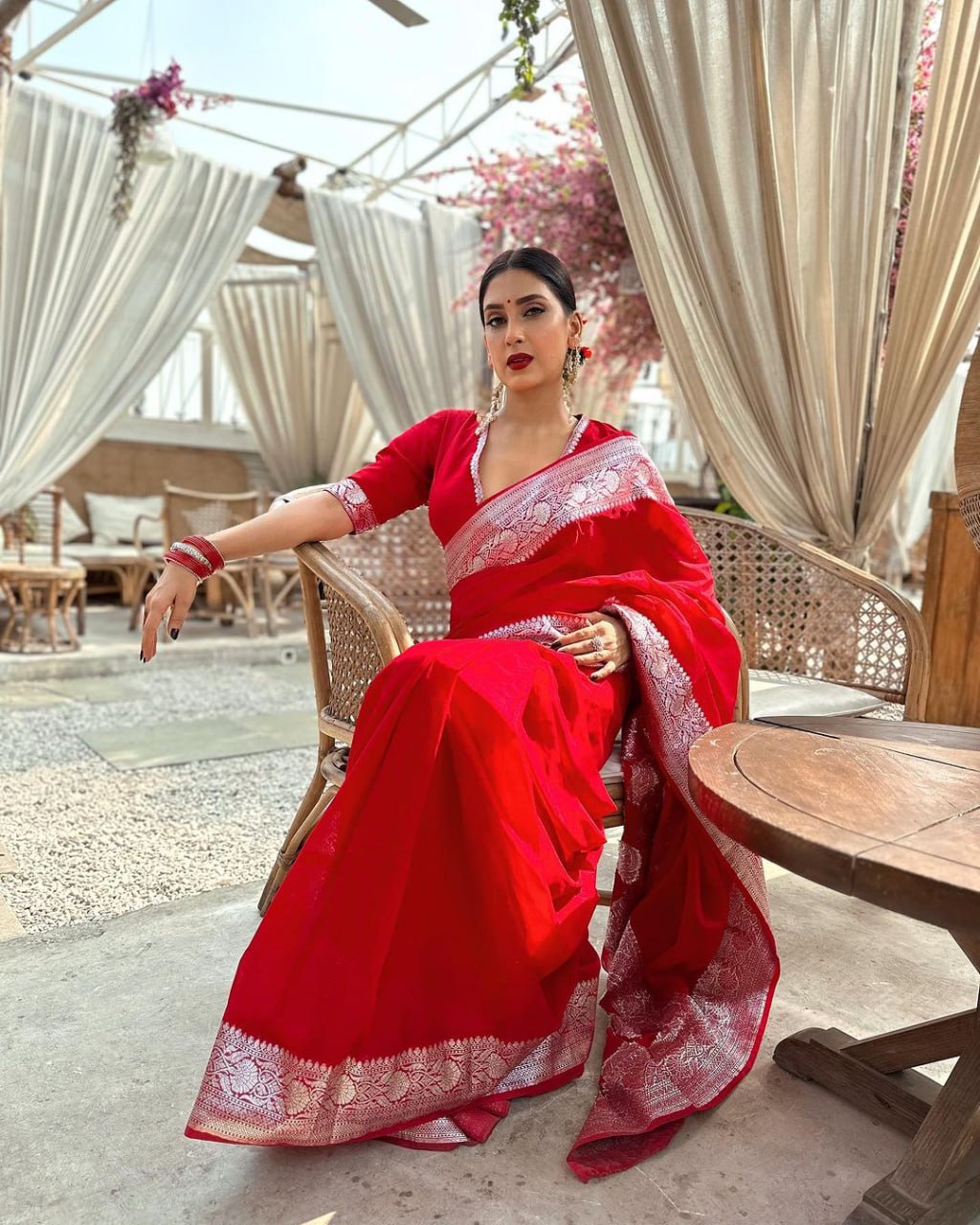 Supernal Red Soft Silk Saree With Ineffable Blouse Piece