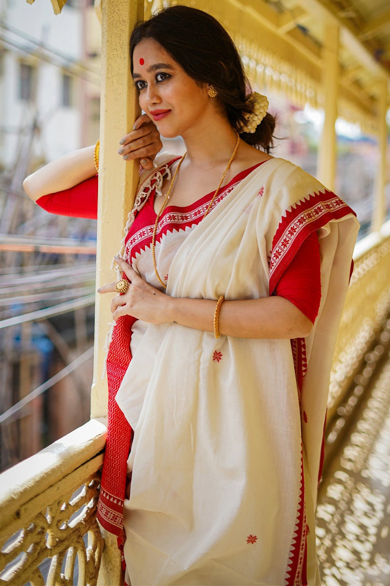 Eclat Off White Cotton Silk Saree With Profuse Blouse Piece