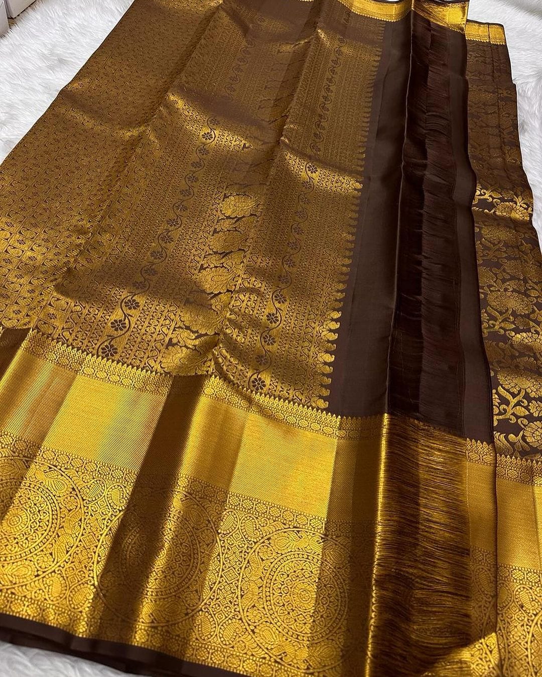 Confounding Brown Soft Silk Saree With Fantabulous Blouse Piece