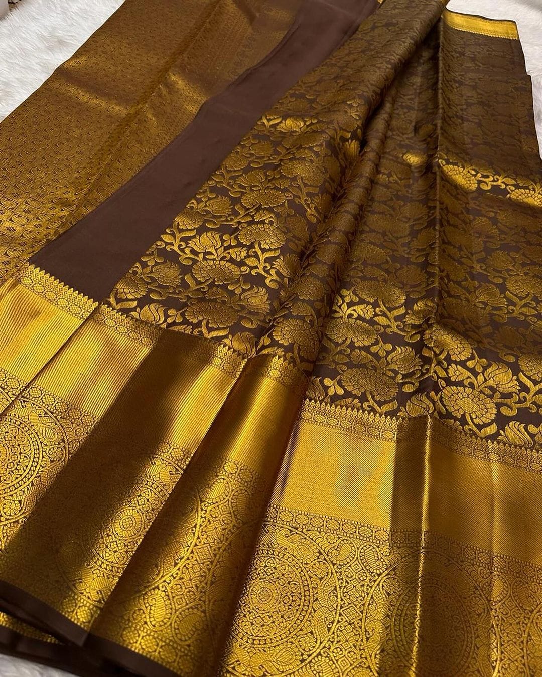 Confounding Brown Soft Silk Saree With Fantabulous Blouse Piece