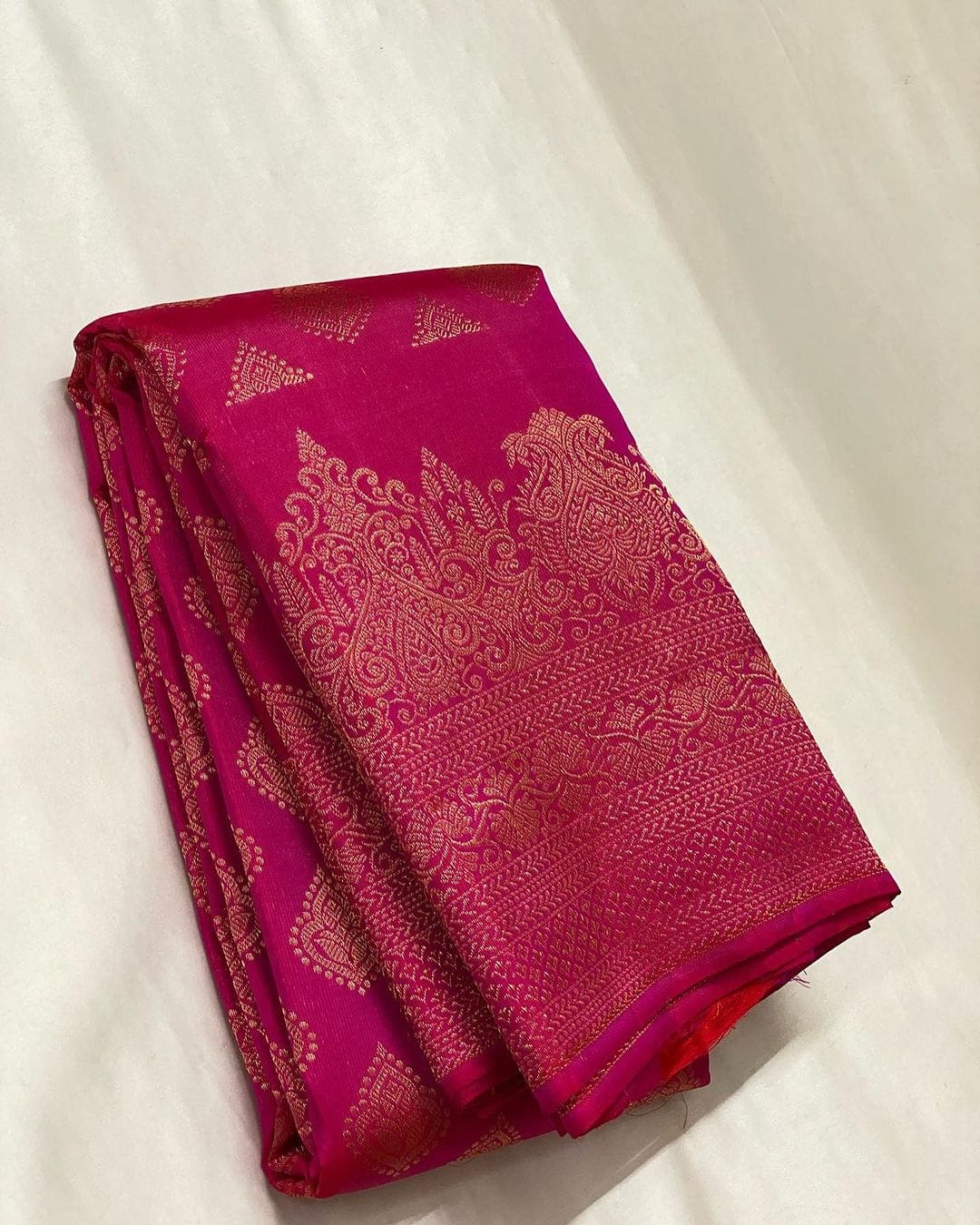 Aplomb Dark Pink Soft Silk Saree With Lustrous Blouse Piece