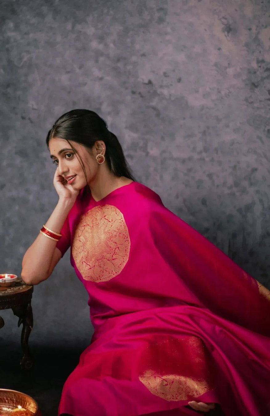 Prominent Dark Pink Soft Silk Saree With Demanding Blouse Piece