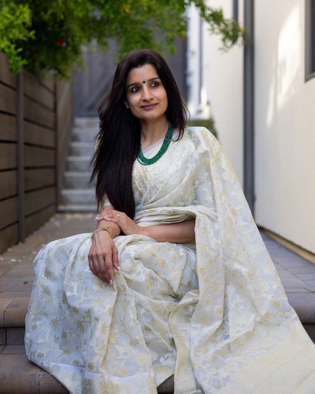 Stunner Beige Cotton Silk Saree With Staggering Blouse Piece