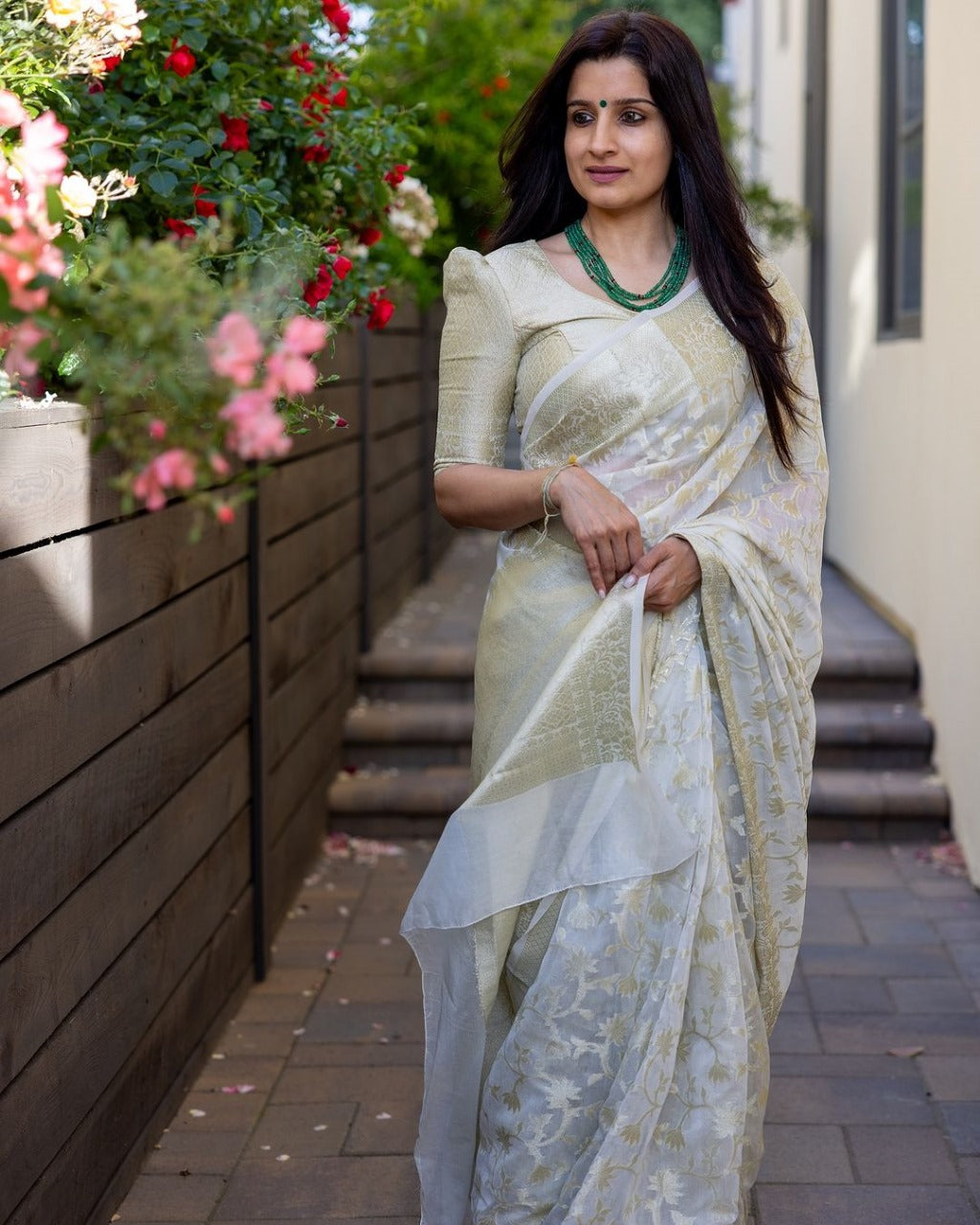 Stunner Beige Cotton Silk Saree With Staggering Blouse Piece