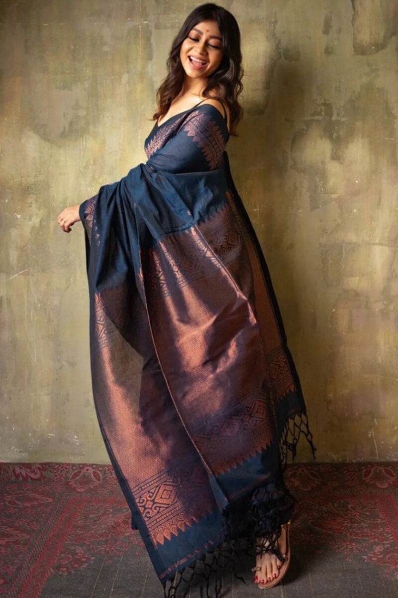 Inimitable Navy Blue Soft Silk Saree With Verdant Blouse Piece