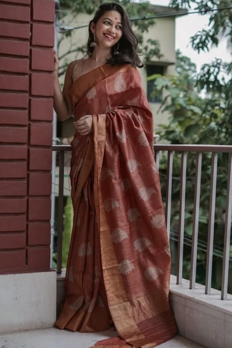 Super extravagant Brown Linen Silk Saree With Radiant Blouse Piece