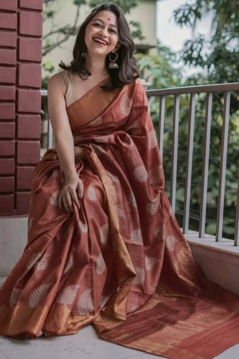 Super extravagant Brown Linen Silk Saree With Radiant Blouse Piece