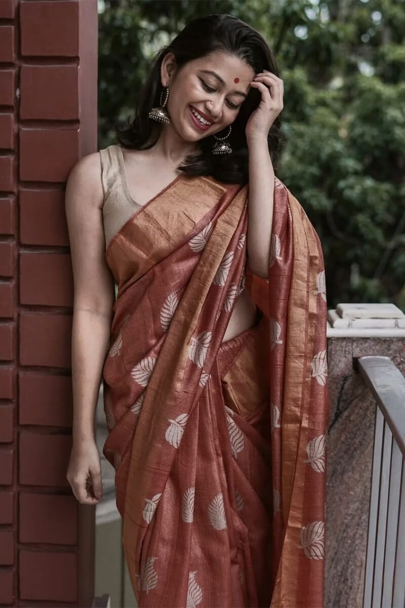 Super extravagant Brown Linen Silk Saree With Radiant Blouse Piece