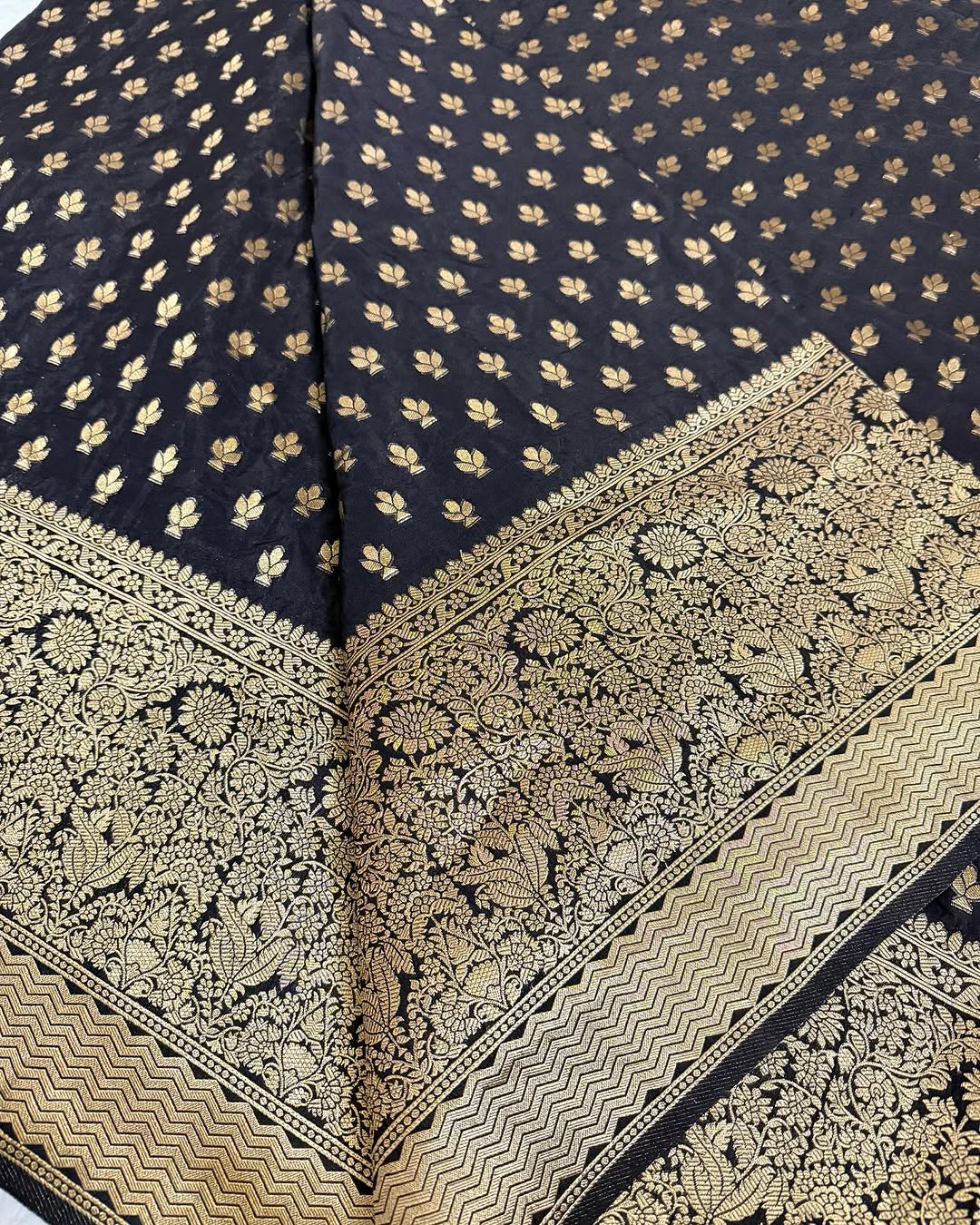 Unequalled Black Soft Silk Saree With Brood Blouse Piece